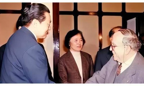 发烧正常吗-5个月半月宝宝网 - 网站提供5个月半月宝宝吐奶正常吗小常识、5个月半月宝宝可以添加辅食了吗